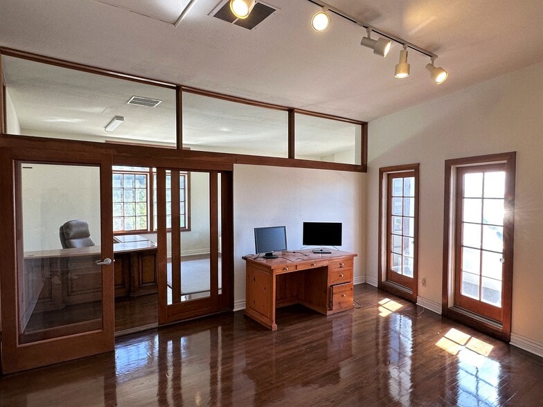 More Photos Of 200 Culver Blvd, Playa Del Rey Storefront Retail Residential For Lease