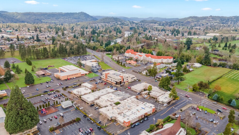 More Photos Of 1813 W Harvard Ave, Roseburg Unknown For Lease