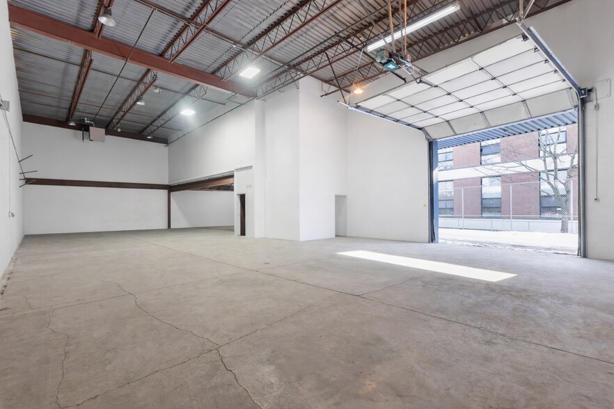 More Photos Of 403-409 Rue Saint-Roch, Montréal Warehouse For Lease
