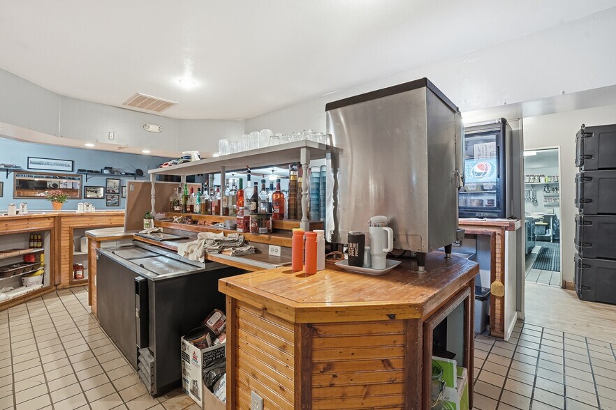 More Photos Of 4020 E Old US 30, Hamlet Restaurant For Sale