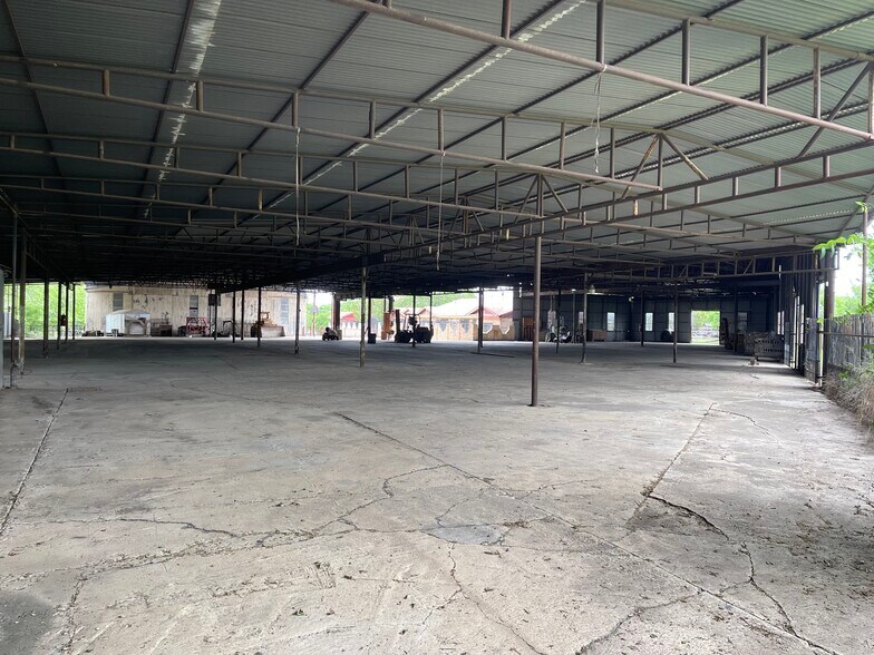 More Photos Of 8210 New Laredo Hwy, San Antonio Industrial For Sale