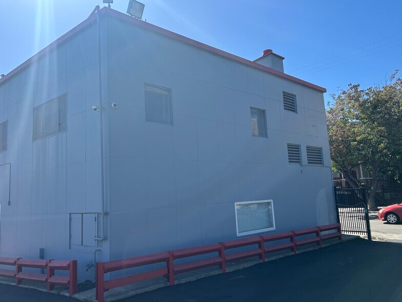 More Photos Of 300 E 18th St, Oakland Freestanding For Sale