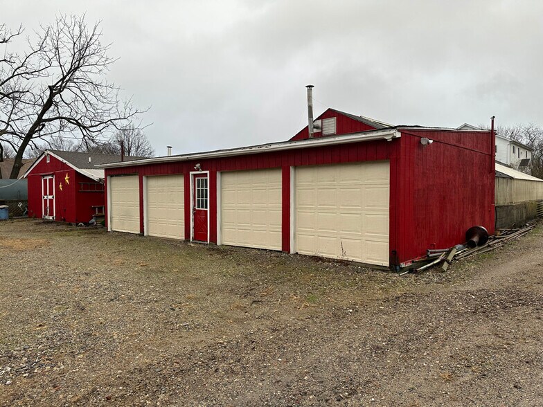 More Photos Of 482 Sylvan Ave, Bayport Garden Center For Sale
