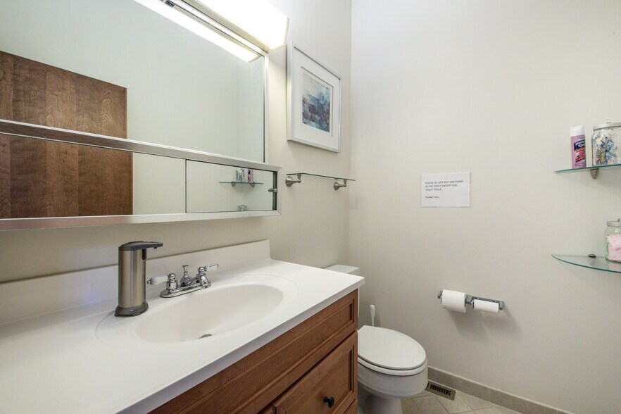 More Photos Of 828 Busse Hwy, Park Ridge Office For Sale