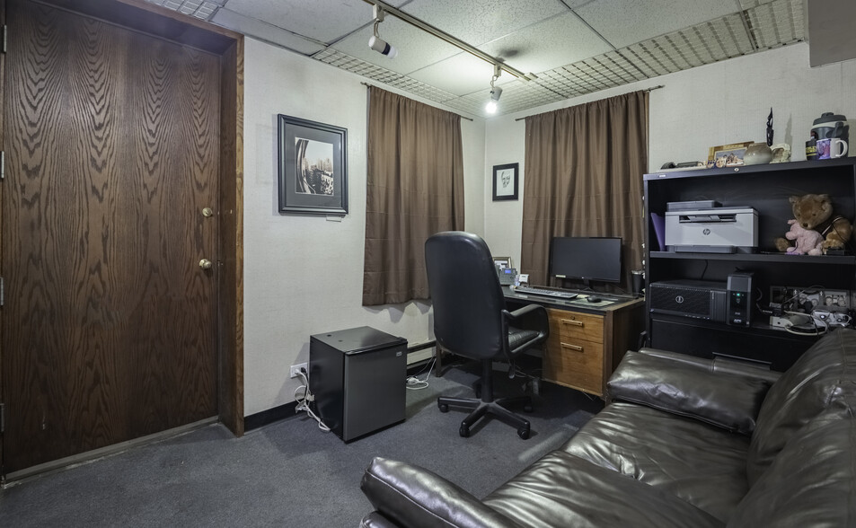 More Photos Of 9418 59th Ave, Elmhurst Office For Sale