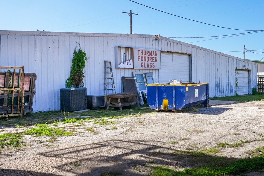 More Photos Of 6933 Weber Rd, Corpus Christi Showroom For Sale