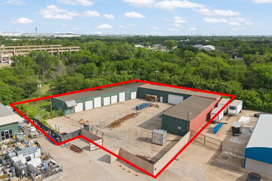 More Photos Of 308 Thomas Pl, Everman Warehouse For Sale