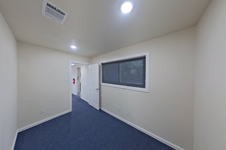 More Photos Of 26519 Oak Ridge Dr, Spring Storefront Retail Office For Sale