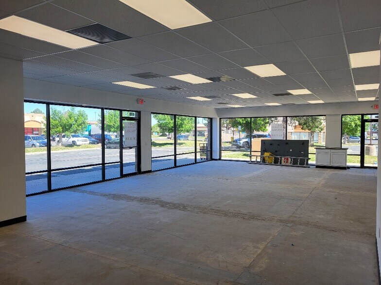 More Photos Of 409-509 Sable Blvd, Aurora Unknown For Lease