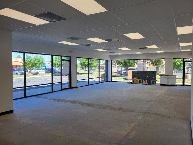More Photos Of 409-509 Sable Blvd, Aurora Unknown For Lease