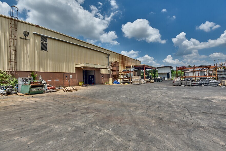 More Photos Of 1901 Longwood Dr, Brenham Manufacturing For Sale