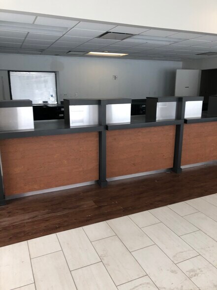 Primary Photo Of 131 Main St, East Rockaway Storefront Retail Office For Lease