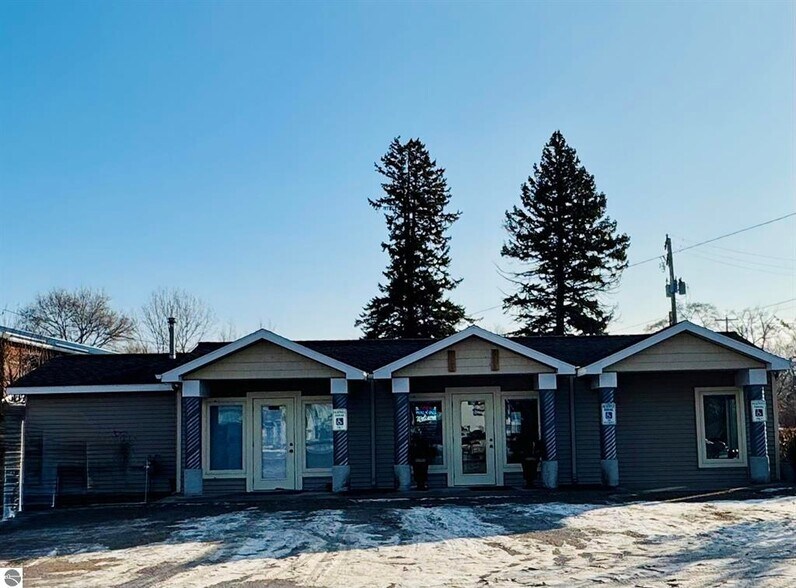 More Photos Of 125 Ames St, Elk Rapids Office For Lease