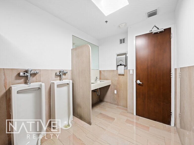 More Photos Of 14 NE 1st Ave, Miami Office For Sale