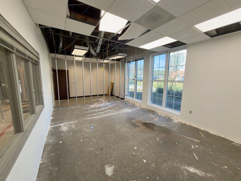 More Photos Of 5061 N 12th Ave, Pensacola Bank For Lease