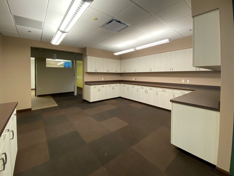 More Photos Of 2140 Oak Industrial Dr NE, Grand Rapids Manufacturing For Lease