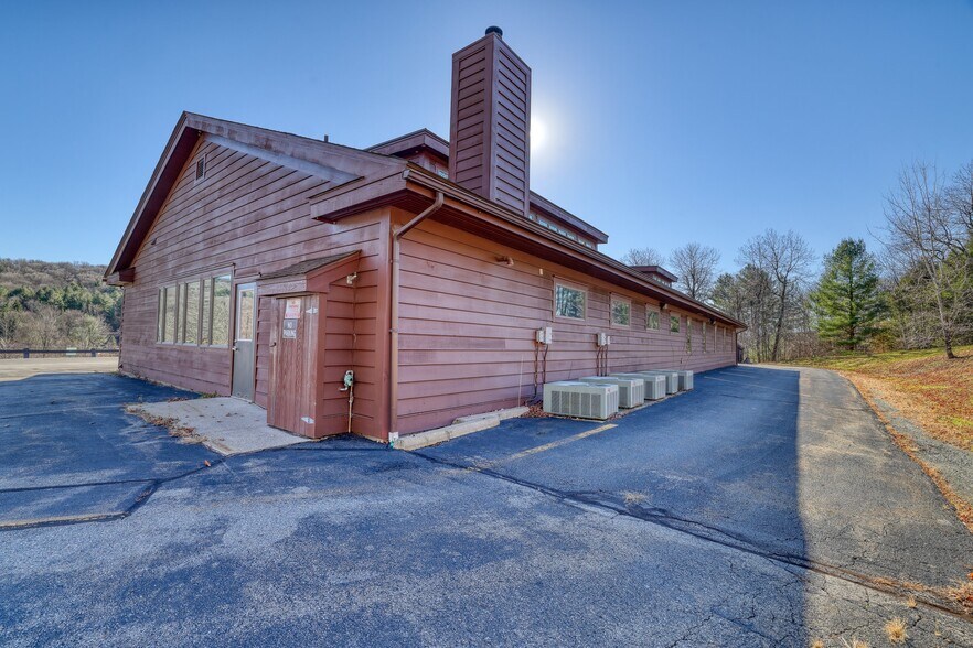 More Photos Of 14 Harris Bushville Rd, Monticello Medical For Sale