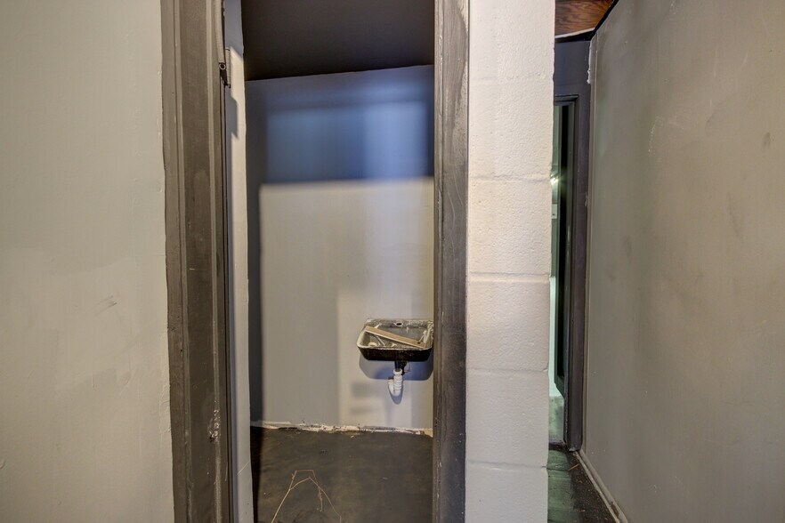 More Photos Of 1916 Cedar Dr, La Marque Restaurant For Lease