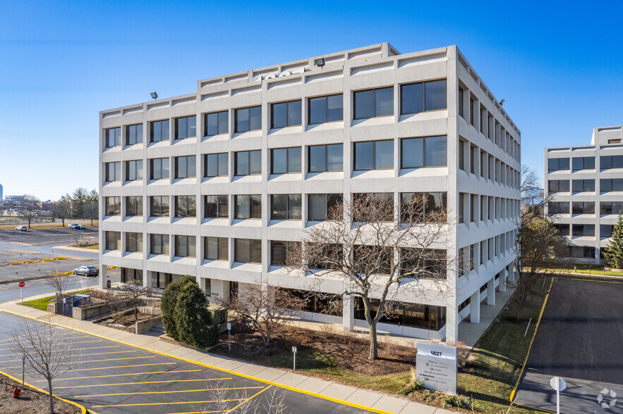 Primary Photo Of 1827 Walden Office Sq, Schaumburg Office For Lease