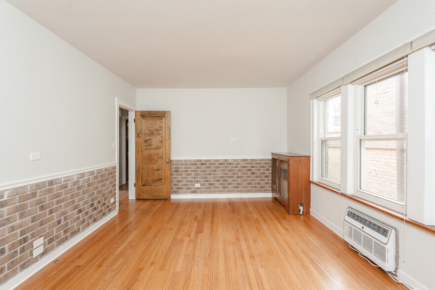 More Photos Of 2950 Central St, Evanston Storefront Retail Residential For Sale