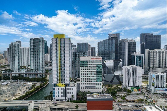 More Photos Of 175 SW 7th St, Miami Medical For Sale