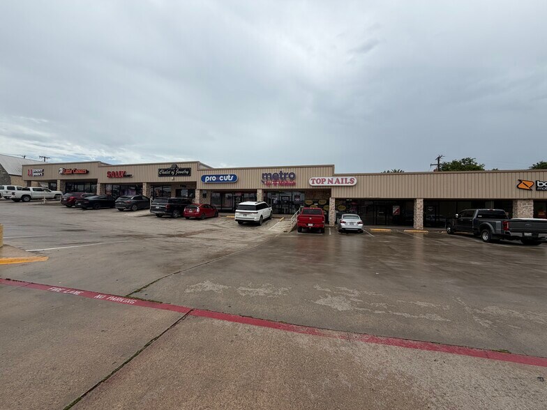 More Photos Of 1208 S FM 51, Decatur Unknown For Lease