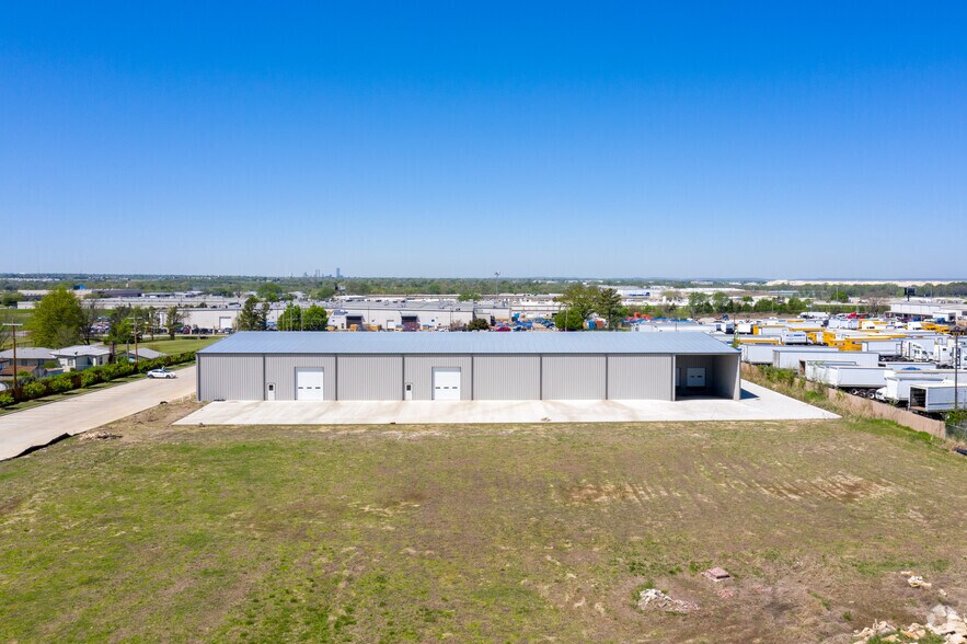 More Photos Of 1339 N Garnett Rd, Tulsa Warehouse For Sale