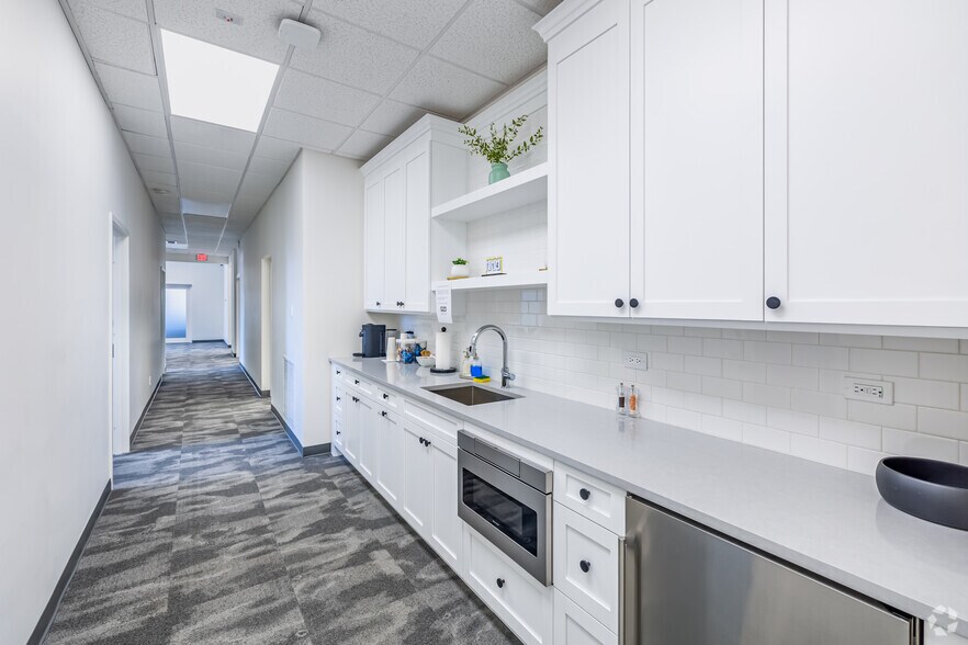 More Photos Of 1 Channel Dr, Port Washington Office For Lease