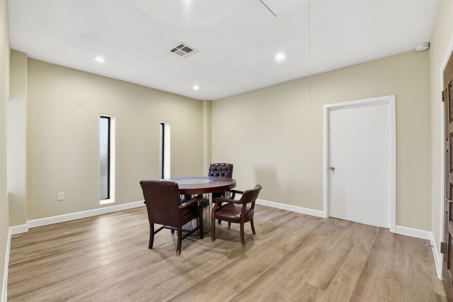 More Photos Of 3911 Fulton St, Houston Religious Facility For Lease