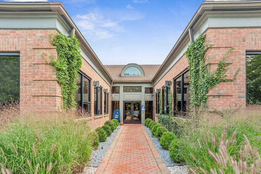 Primary Photo Of 300 Pantigo Pl, East Hampton Office Residential For Lease