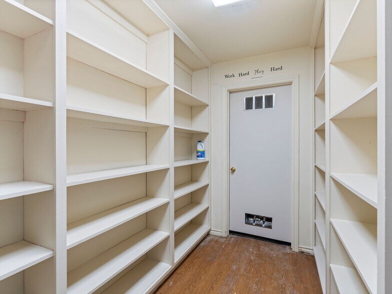 More Photos Of 602 S John Redditt Dr, Lufkin Office For Lease