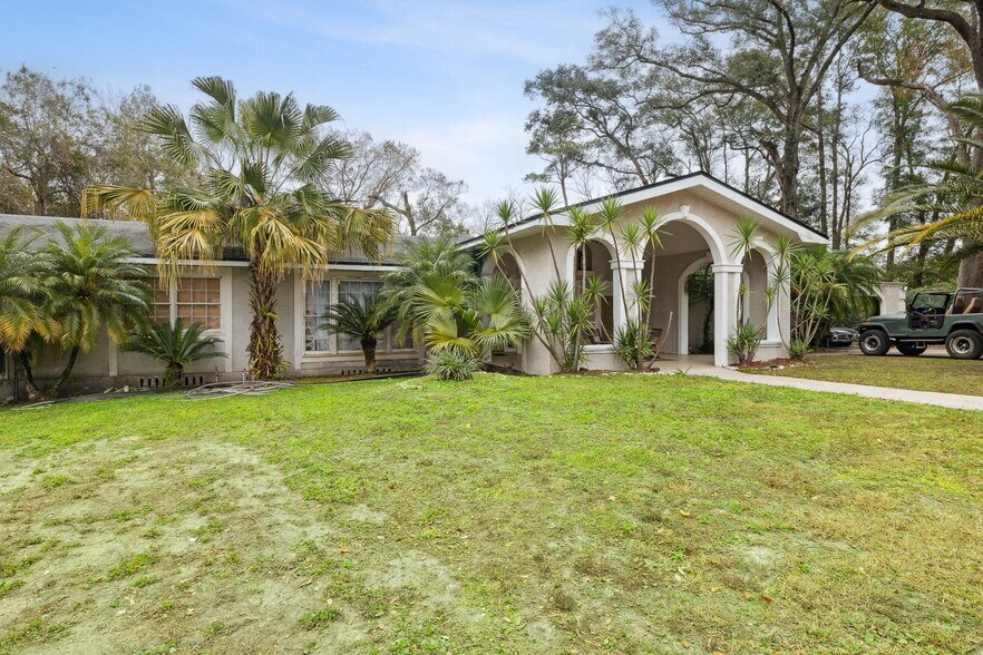 Primary Photo Of 8463 Beach Blvd, Jacksonville Freestanding For Lease