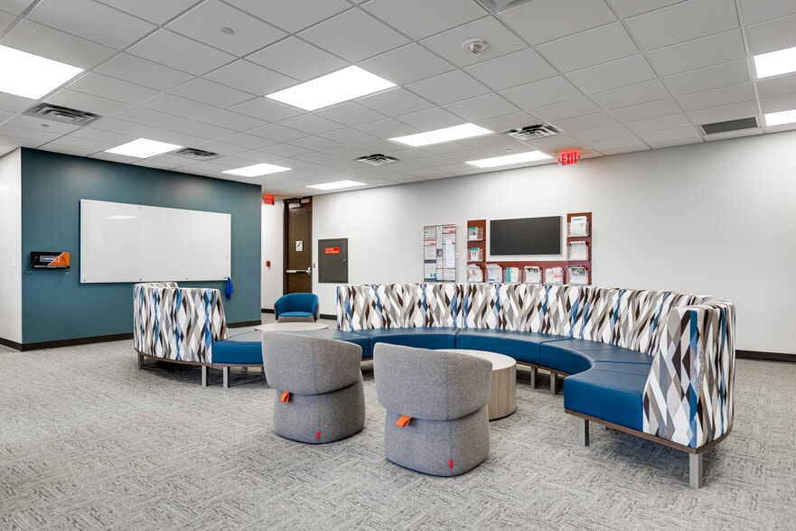 More Photos Of 600 Marienfeld St, Midland Office For Lease
