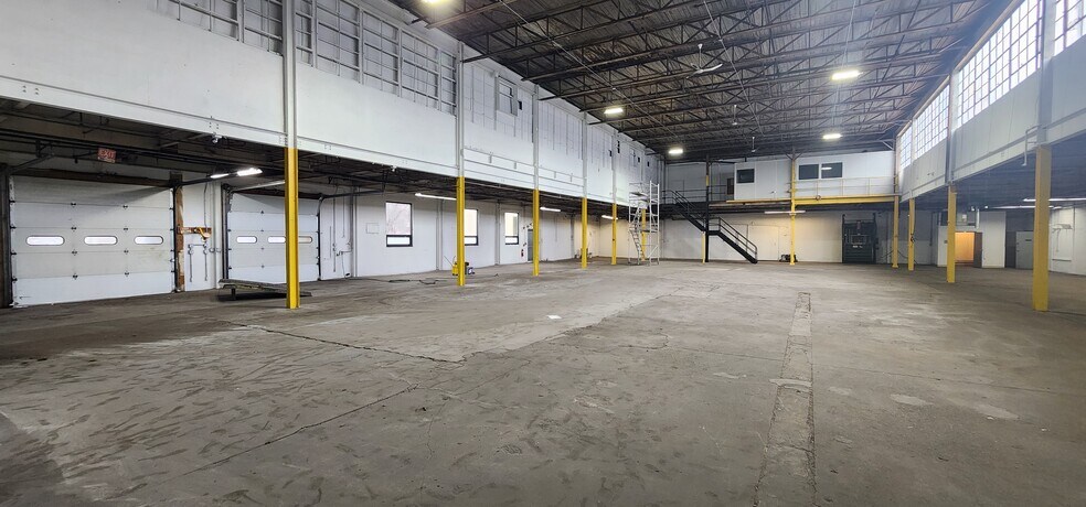 More Photos Of 237 E Aurora St, Waterbury Manufacturing For Lease