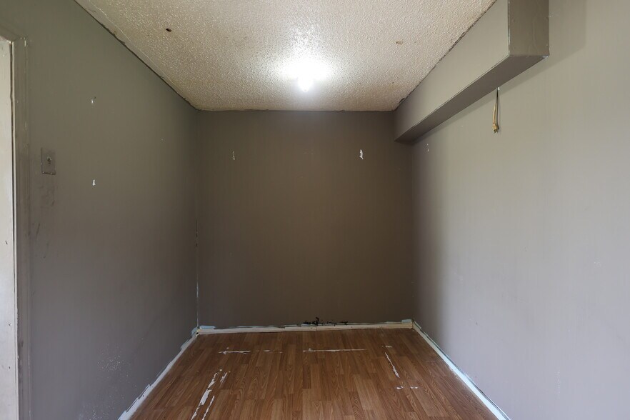 More Photos Of 25377 Welling rd, Welling Apartments For Sale