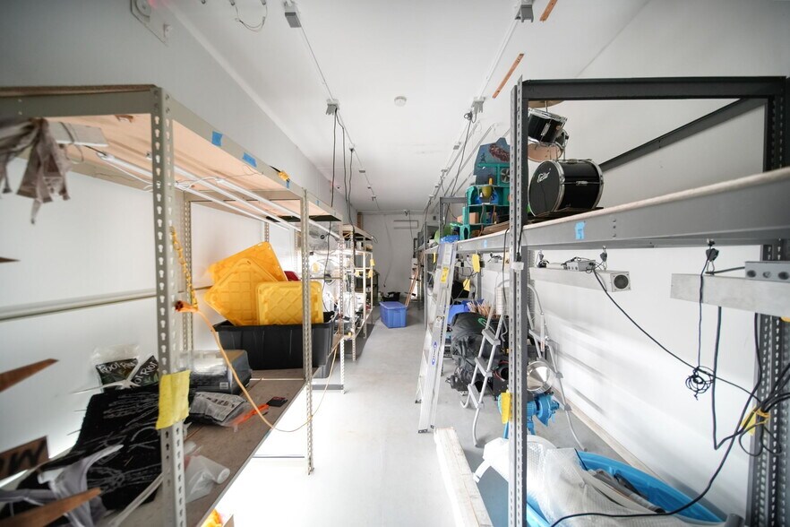 More Photos Of 15379 Howard Rd, Hanover Flex For Sale