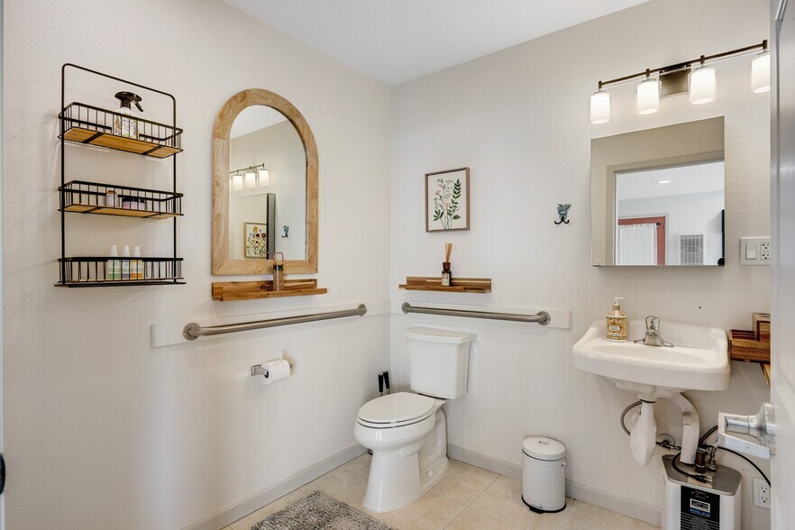 More Photos Of 129 Lower Pacific Dr, Whitethorn General Retail For Sale