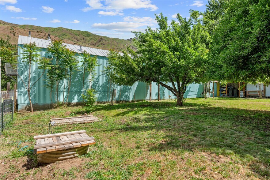 More Photos Of 53943 Hwy 86, Oxbow Specialty For Sale