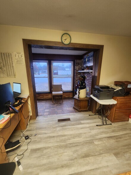 More Photos Of 217 Steedly Dr, Louisville Light Distribution For Sale