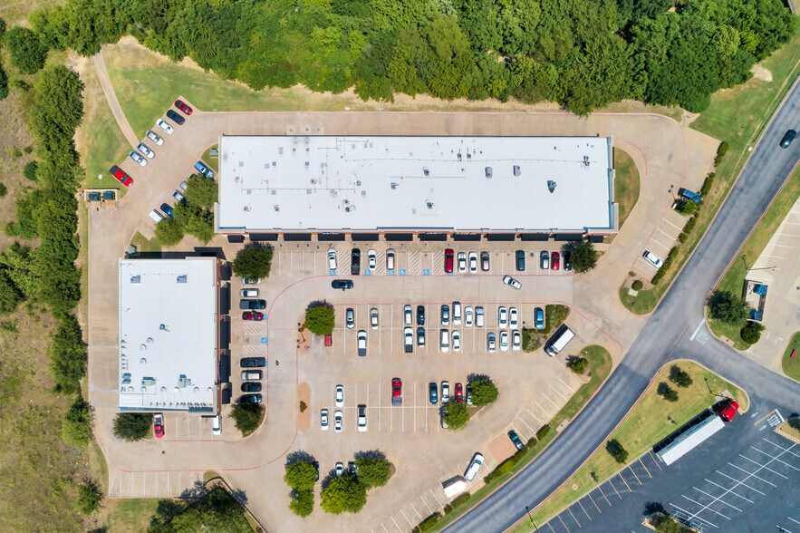 More Photos Of 5850 S Hulen St, Fort Worth Unknown For Lease