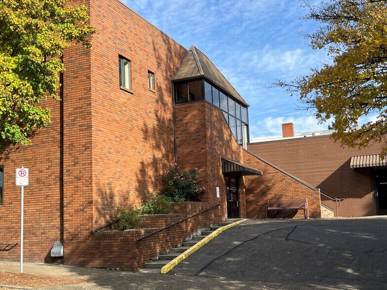 More Photos Of 4702-4706 NE Glisan St, Portland Medical For Lease