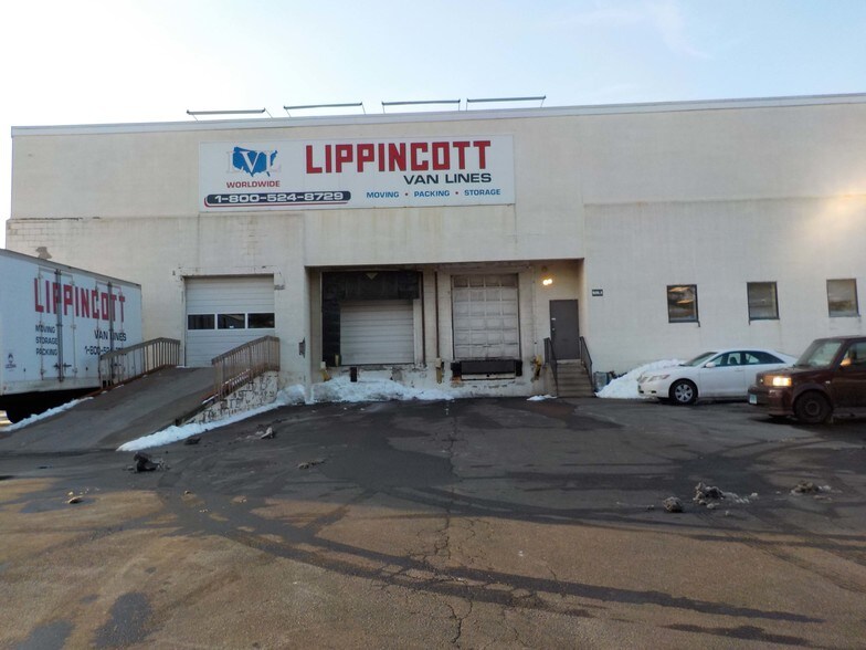 More Photos Of 222 Universal Dr, North Haven Warehouse For Lease