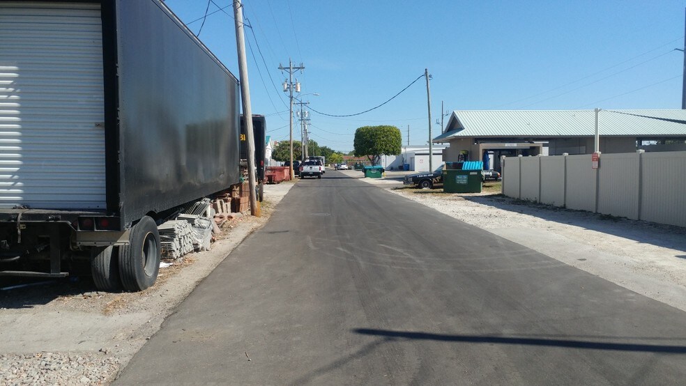 More Photos Of 921 SE 15th Ave, Cape Coral Industrial For Sale