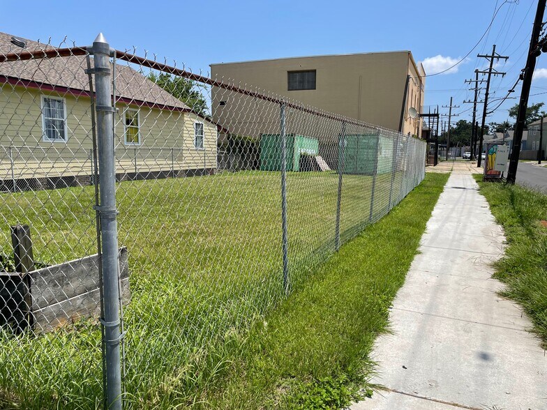 More Photos Of 2400 Delachaise St, New Orleans Specialty For Sale