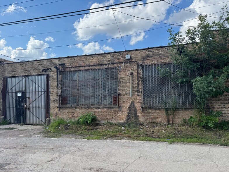 More Photos Of 4709 W Lake St, Chicago Industrial For Sale