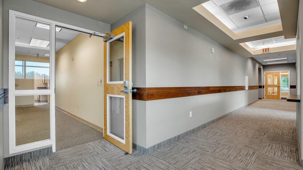 More Photos Of 693 Ray J. Glatt Cir, Woodburn Medical For Sale