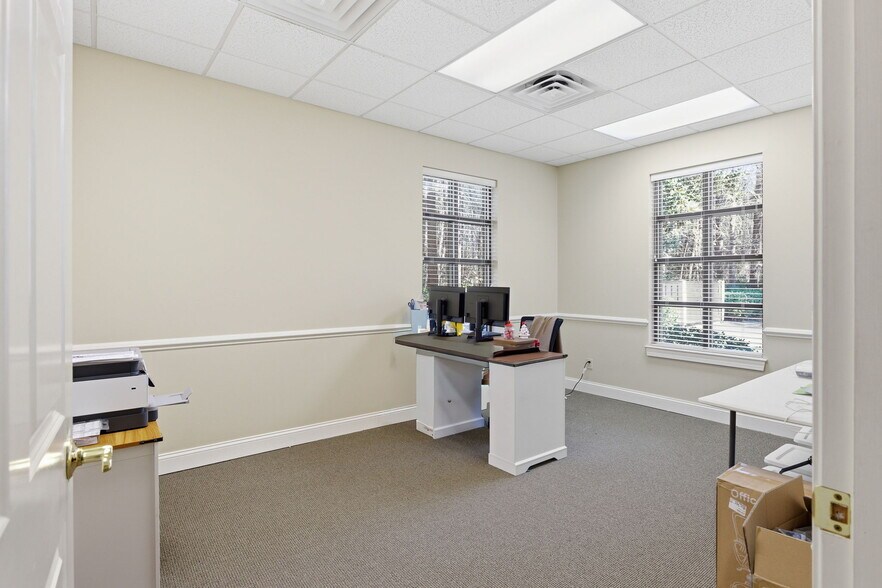 More Photos Of 70 N Main St, Hilton Head Island Office For Sale