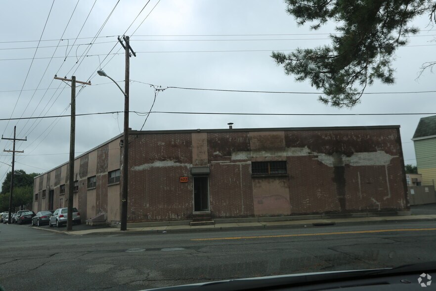 Primary Photo Of 622 Lexington Ave, Clifton Manufacturing For Lease