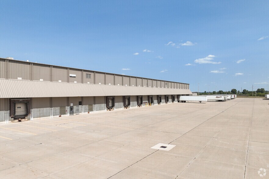 More Photos Of 1001 E Lutz Rd, Archbold Distribution For Lease