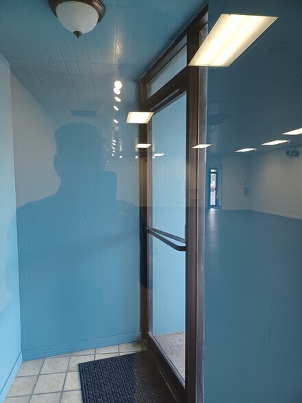 More Photos Of 4035 S 6th St, Klamath Falls General Retail For Sale